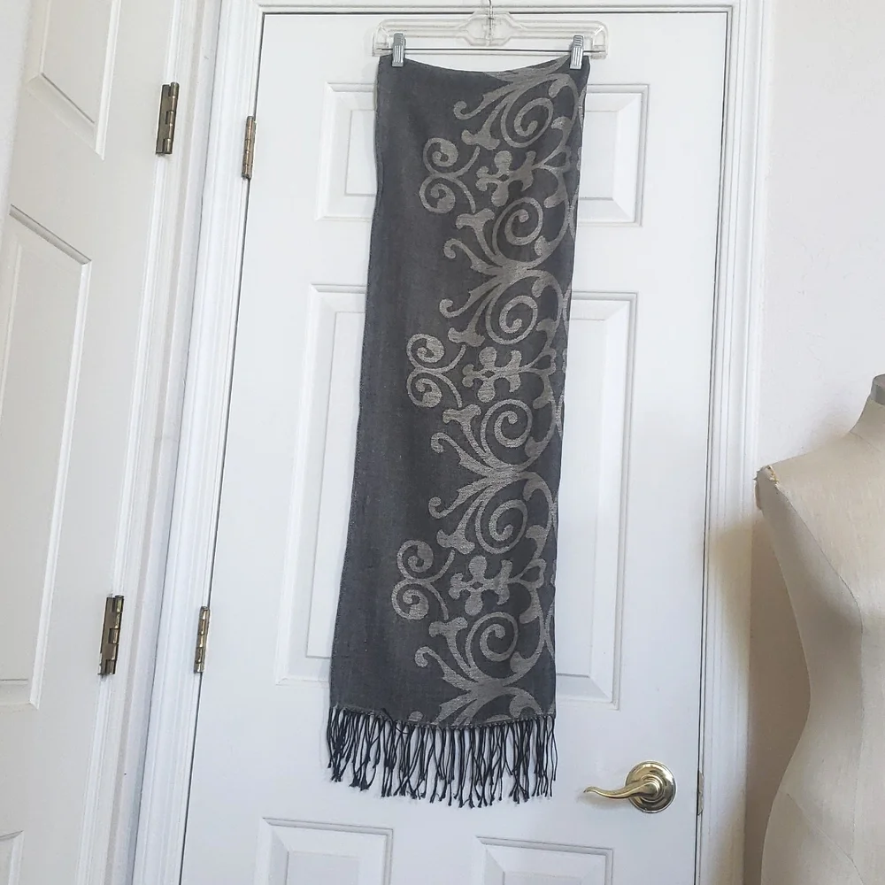 Reversible Pashmina Scarf Wrap – Black Cream